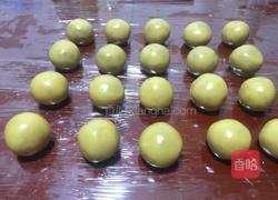 广式莲蓉蛋黄月饼的做法图解16