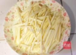 青椒茭白炒干丝的做法图解3