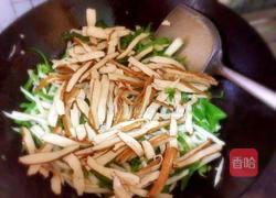 青椒茭白炒干丝的做法图解7