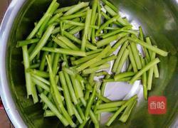 清炒空心菜杆的做法图解1
