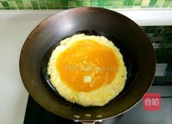 青椒火腿炒蛋的做法图解3