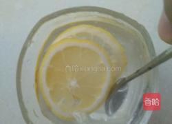 凉爽蜂蜜柠檬水的做法图解2