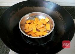 小乌龟蜕壳南瓜饼的做法图解2