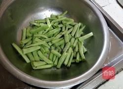 四季豆炒肉的做法图解1