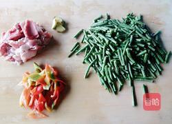 豇豆炒肉片的做法图解2