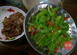 莴笋炒鸡腿肉的做法图解3