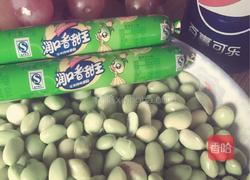 豌豆炒玉米香肠的做法图解1
