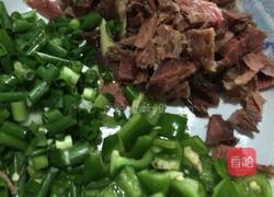 土豆腊肉炒饭的做法图解1