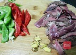 双椒炒猪心的做法图解3