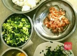 西兰花炒饭的做法图解1