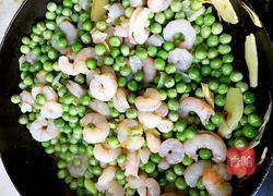 碗豆炒虾仁的做法图解7