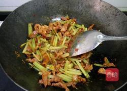 川味芹菜小炒肉的做法图解7