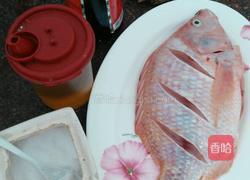 姜蒜浇鱼的做法图解1