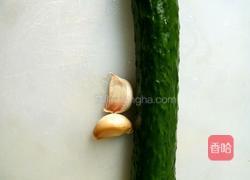 响油黄瓜的做法图解1