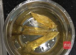 牛奶炖花胶的做法图解1