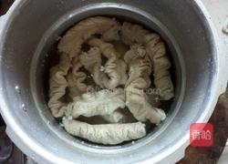 双椒溜肥肠的做法图解3