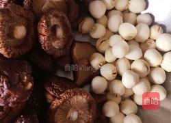 猪肚花蛤莲子汤的做法图解5