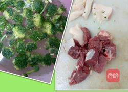 西兰花炒肉的做法图解1
