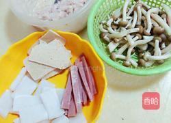 蟹味菇虾丸汤的做法图解1