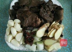 蘑菇炖柴鸡的做法图解2