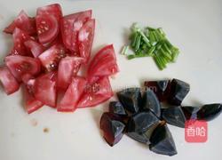 番茄皮蛋粥的做法图解2