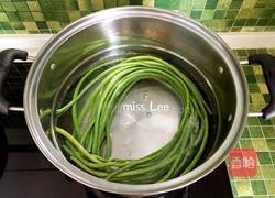 蒜蓉麻汁豇豆的做法图解2