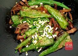 辣椒炒肉皮的做法图解2