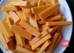 咸蛋黄炒南瓜的做法图解2