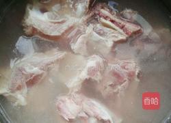 冬瓜薏米猪骨汤的做法图解1