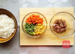 杂蔬肉丁酱油炒饭的做法图解1