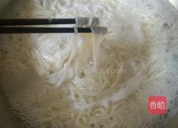 酸辣面条的做法图解2