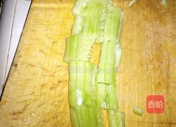 五香花生米凉拌黄瓜的做法图解2