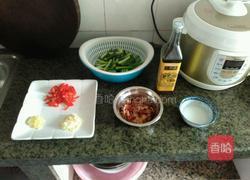 蒜芯炒腊肉的做法图解2