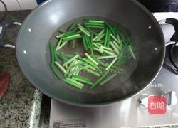 蒜芯炒腊肉的做法图解3