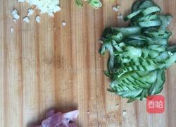 凉拌方便面的做法图解1