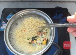 凉拌方便面的做法图解2
