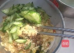 凉拌方便面的做法图解5