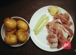 塔吉锅版土豆焖鸡腿的做法图解1