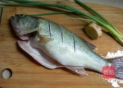 黄豆酱蒸鱼的做法图解1