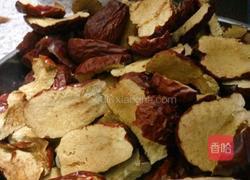 红枣桂圆鸡蛋红糖水的做法图解1