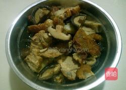 猪肉炖香菇的做法图解5