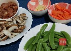 蘑菇肉絲炒甜豆的做法图解1