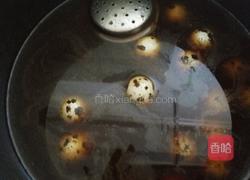 油煎鹌鹑蛋的做法图解1