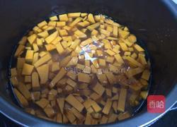 南瓜小米香肠粥的做法图解4