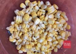 香菇玉米咸蛋粥的做法图解2