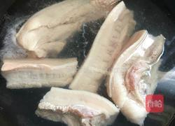 红烧肉炖干蘑菇的做法图解1