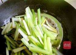 红萝卜芹菜拼盘的做法图解3