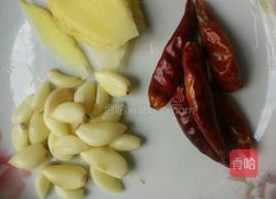 酸菜黑鱼汤的做法图解1