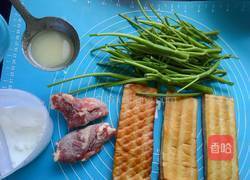 豆腐干炒肉的做法图解1