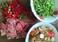 豆腐干炒肉的做法图解2